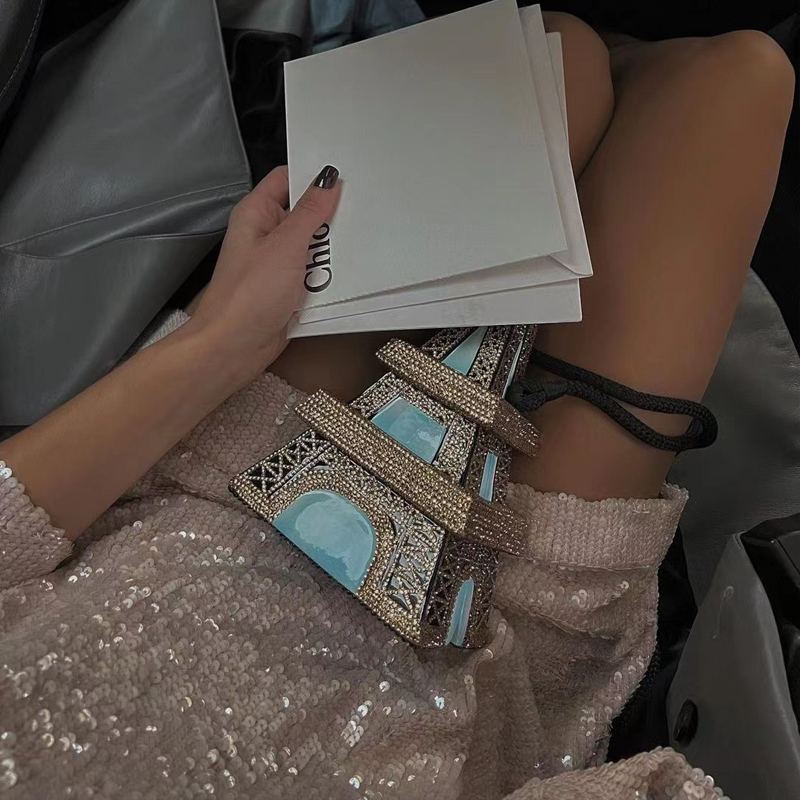 เดรสสั้นแขนกลางประดับเลื่อมสีช - Street Fashion Paris 2025 บทวิจารณ์และราคา
